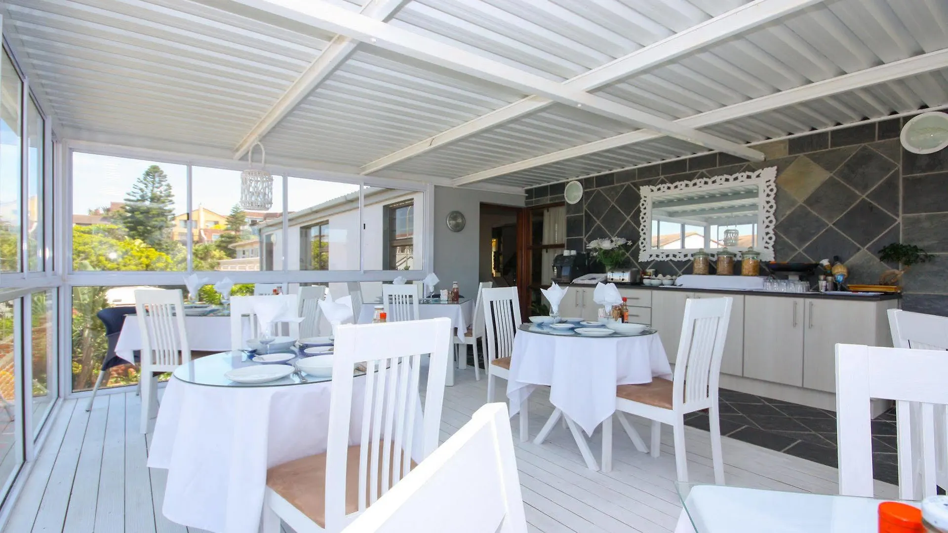 Le Blue Guesthouse Port Elizabeth Konukevi
